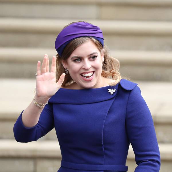Prinzessin Beatrice winkt.