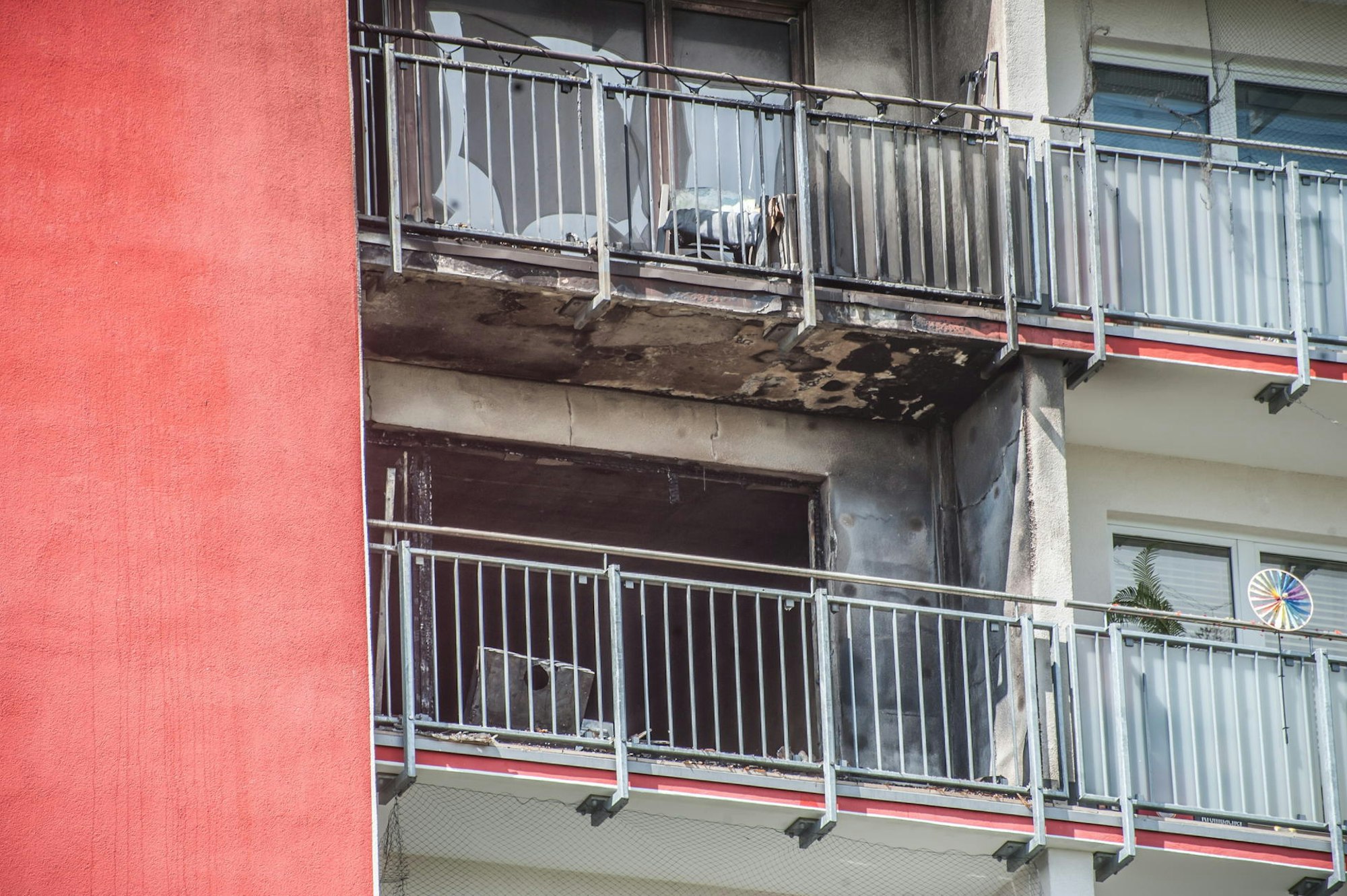 leverkusen-rotes-hochhaus-_ALF_2199