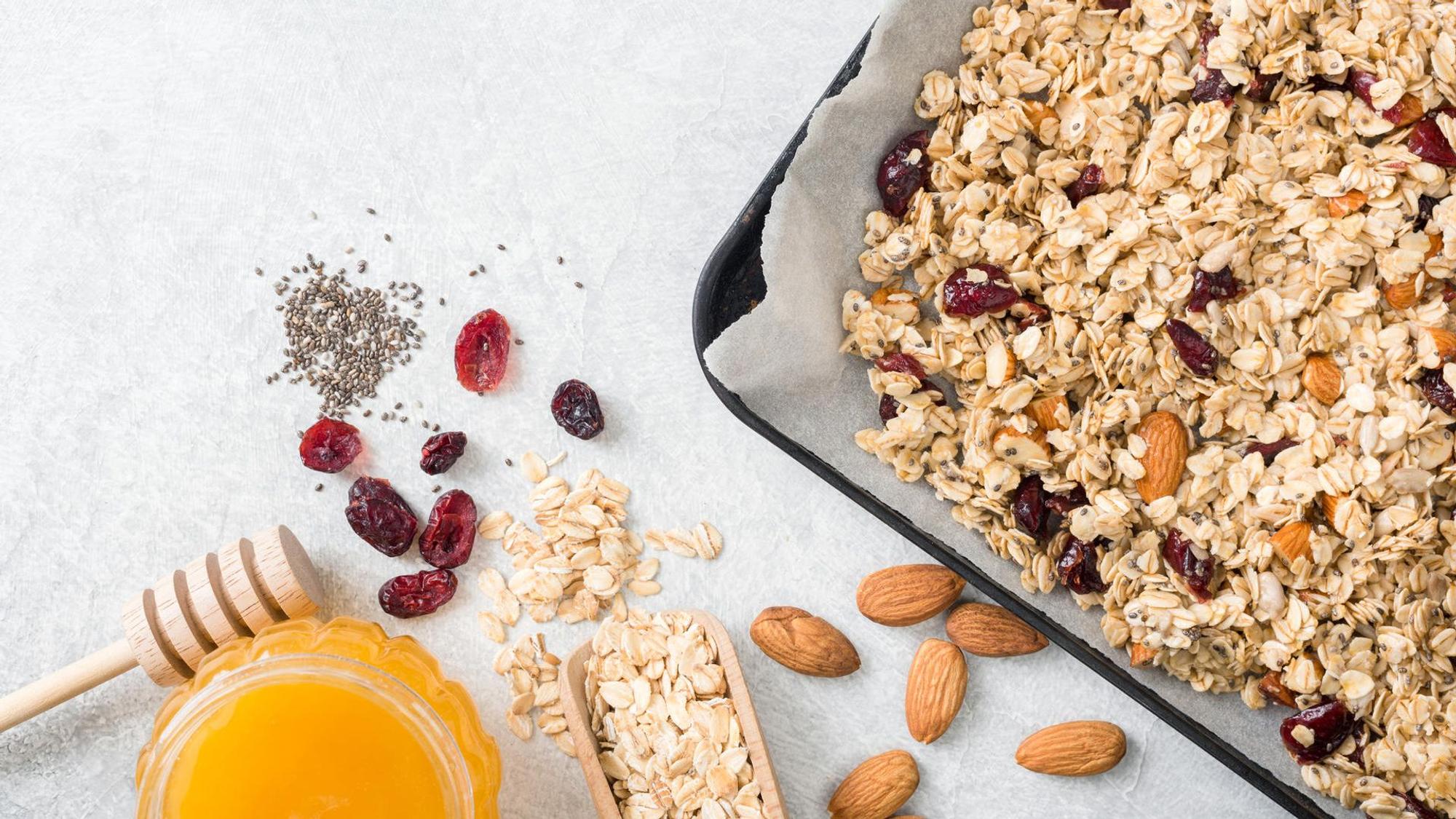 Leckeres Granola wird den Liebsten zu Weihnachten das Frühstück versüßen.