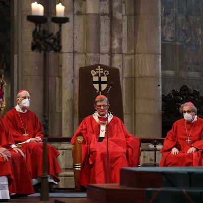 Woelki auf dem Bischofsthron