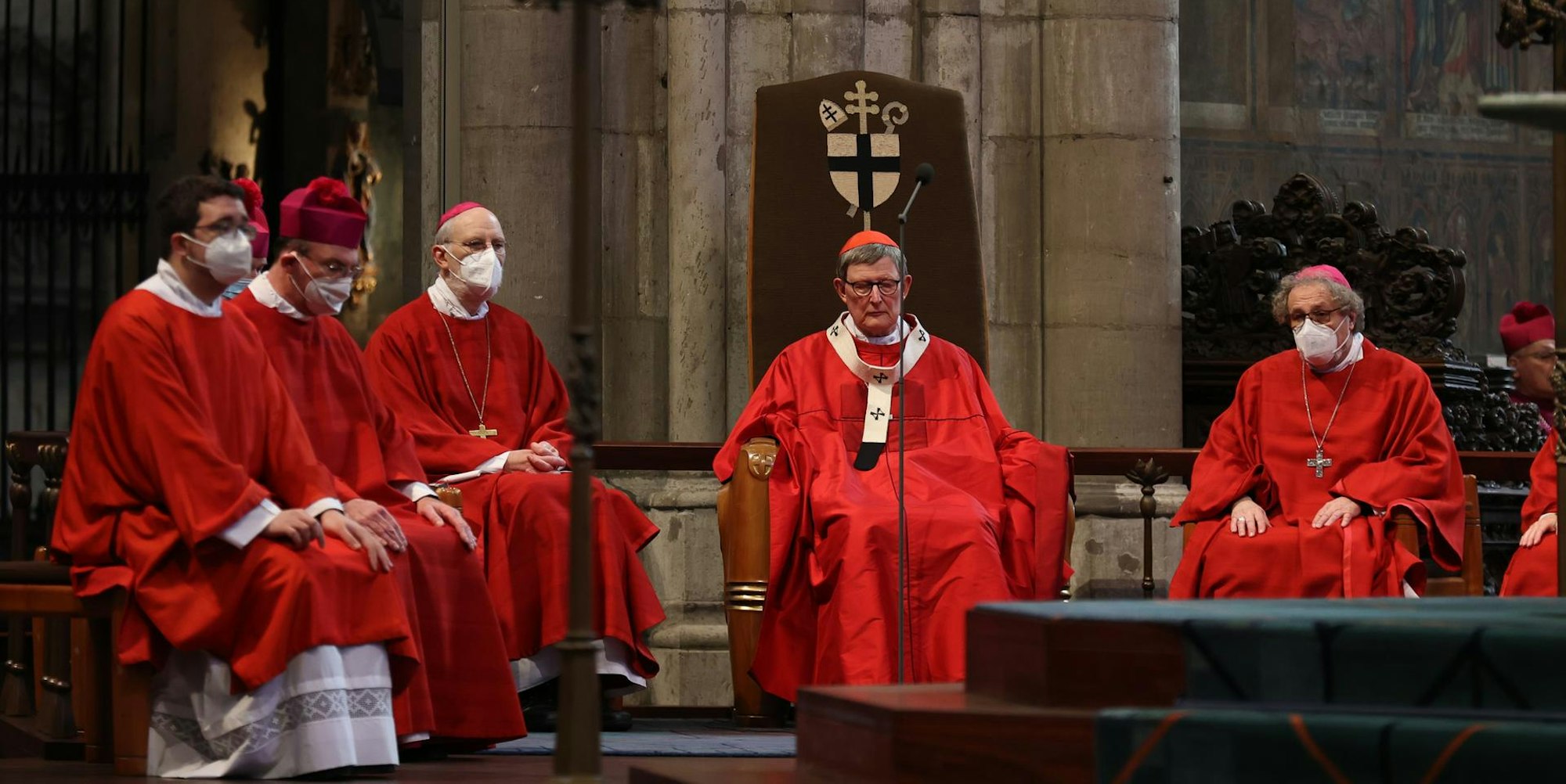 Woelki auf dem Bischofsthron