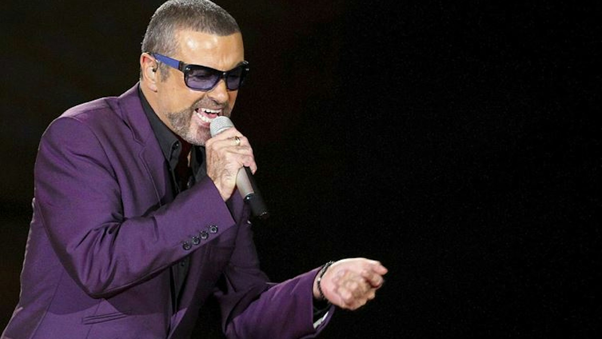 George Michael bei einem Auftritt.