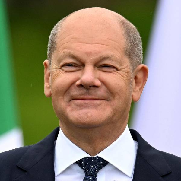 Olaf SCholz lacht