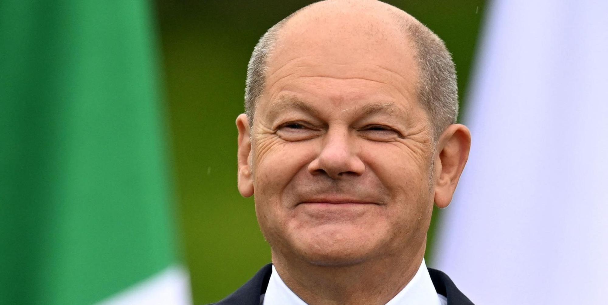 Olaf SCholz lacht