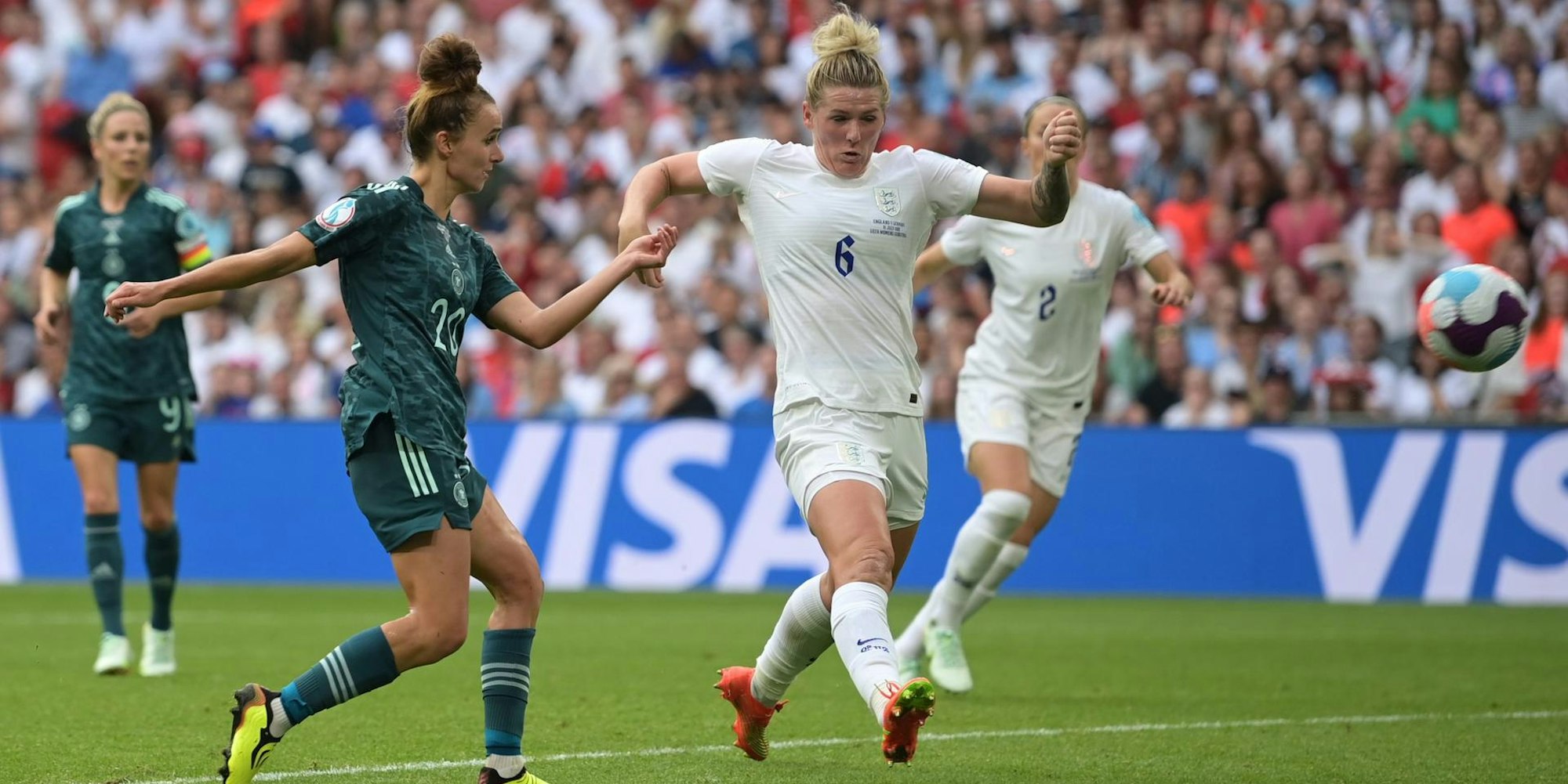 Millie Bright Lina Magull