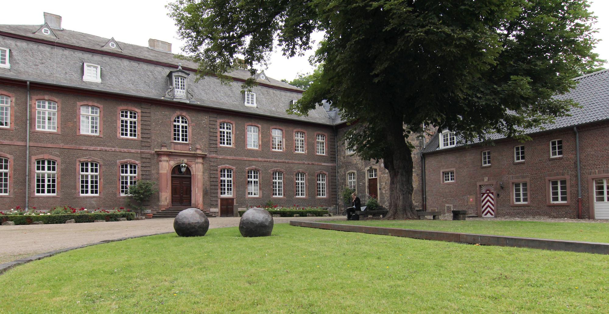 Schloss Wahn Hennes