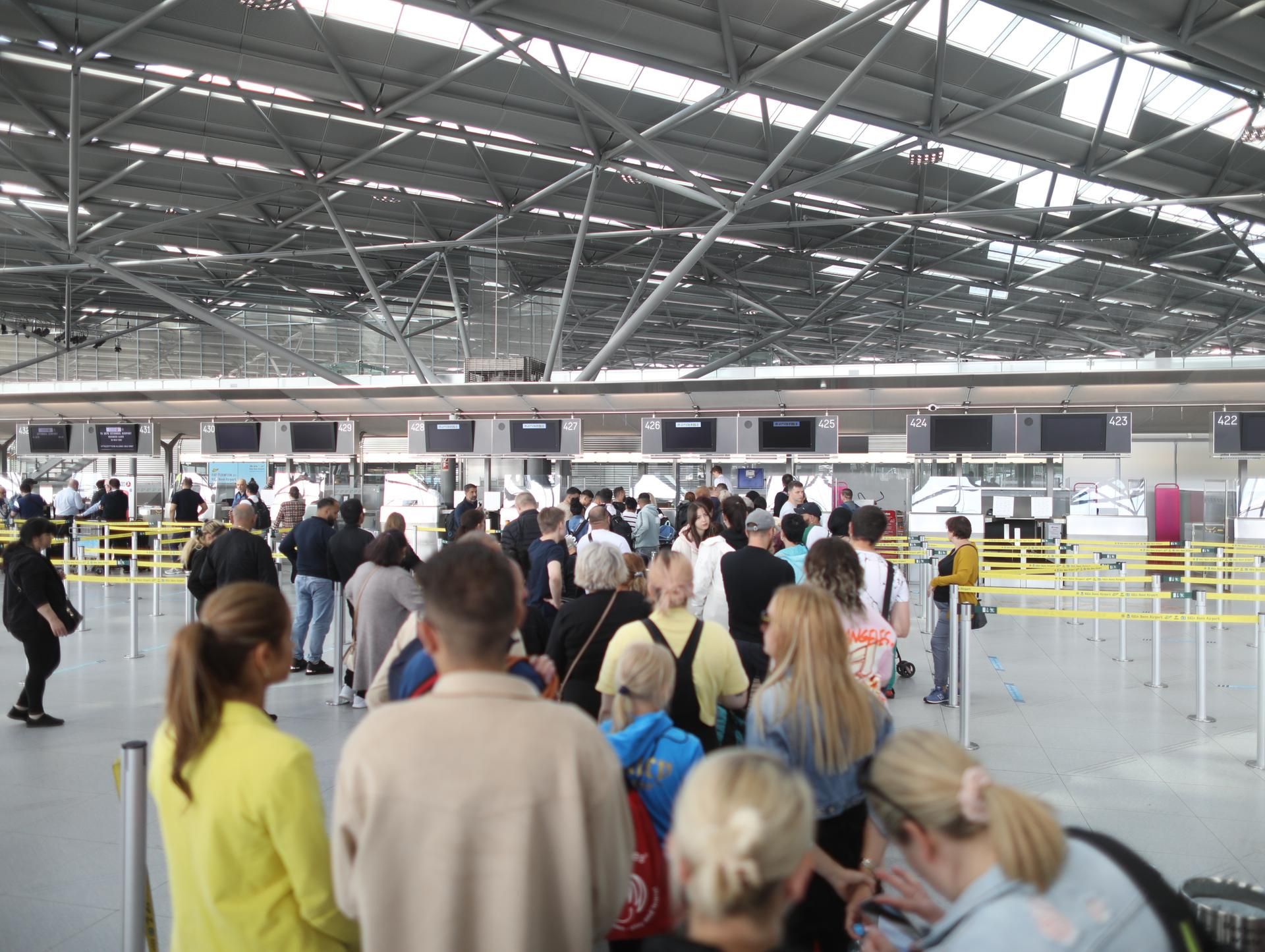 Flughafen Reise Brückentag 25052