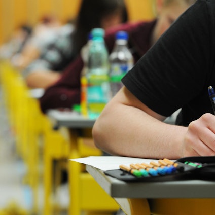 Abitur_Pruefung_64825951