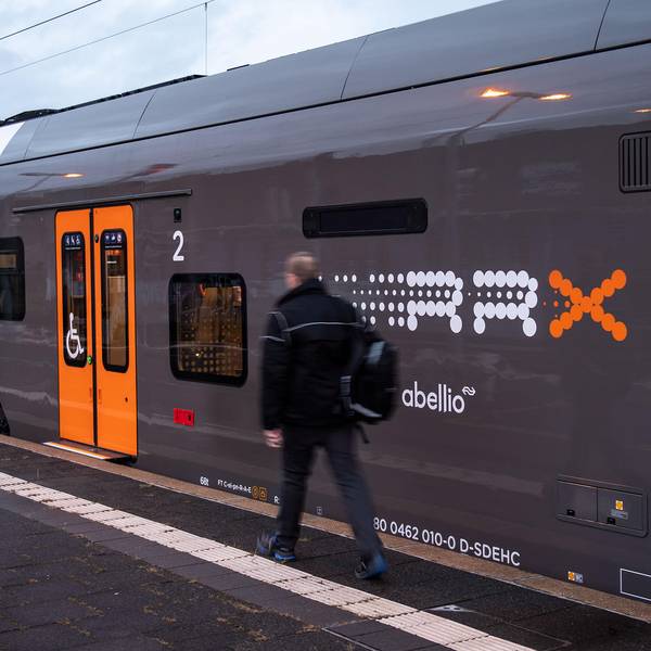 Der RRX im Düsseldorfer Hauptbahnhof