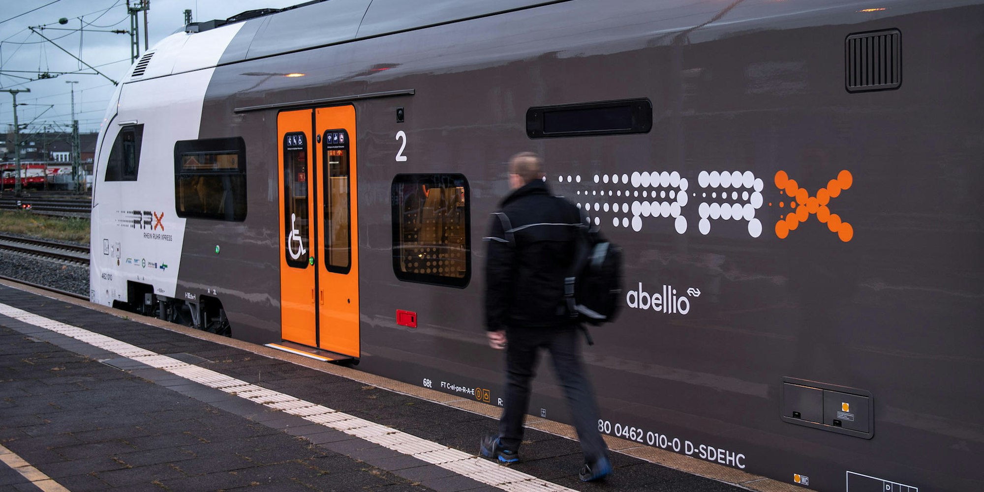Der RRX im Düsseldorfer Hauptbahnhof