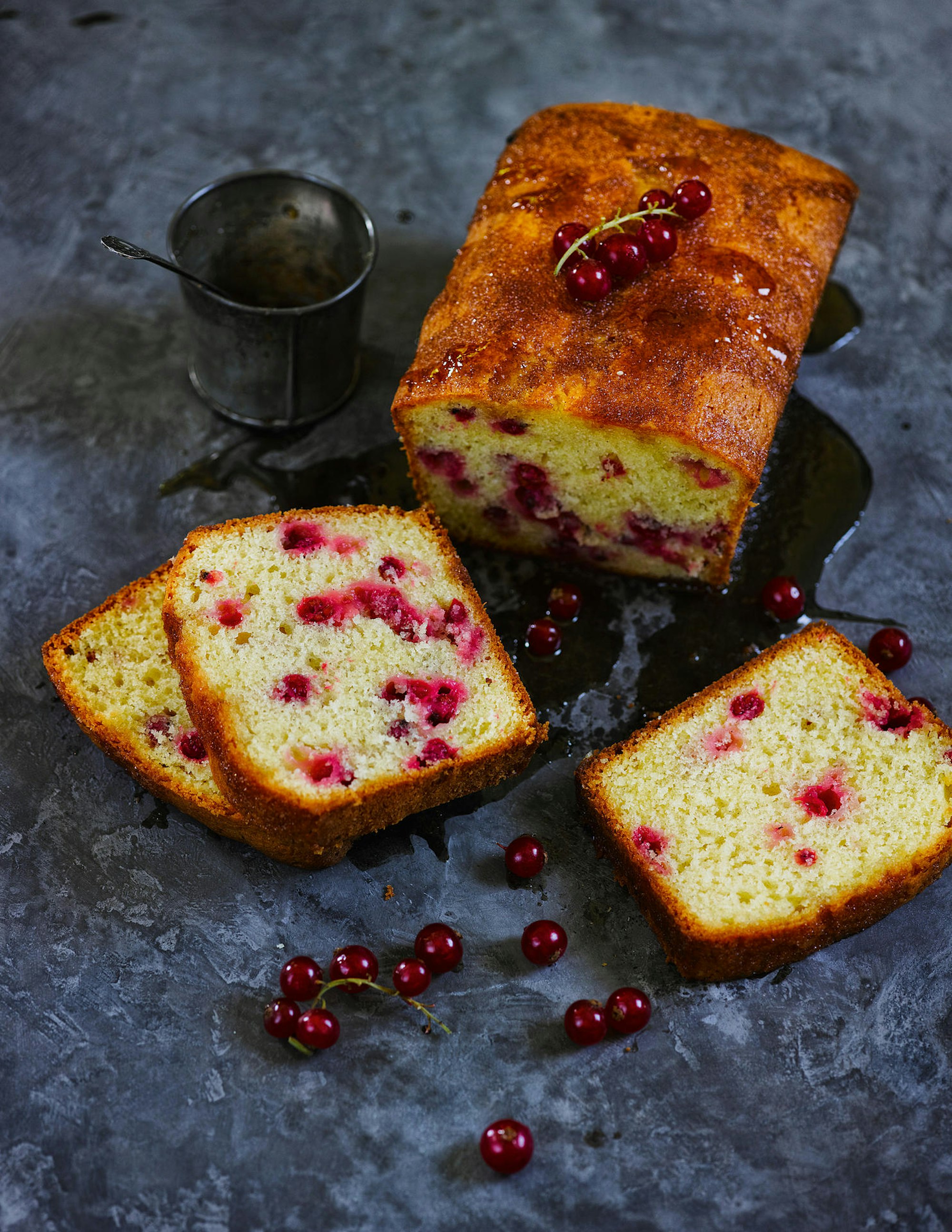 Johannisbeer-Zitronen-Kuchen dpa
