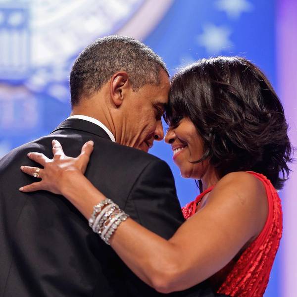 Michaelle und Barack Obama umarmen sich