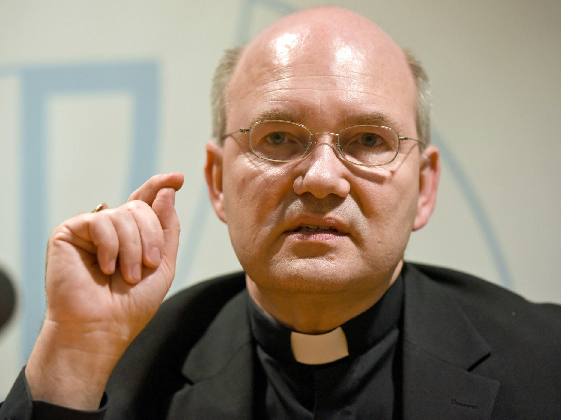 Bischof_Helmut_Dieser