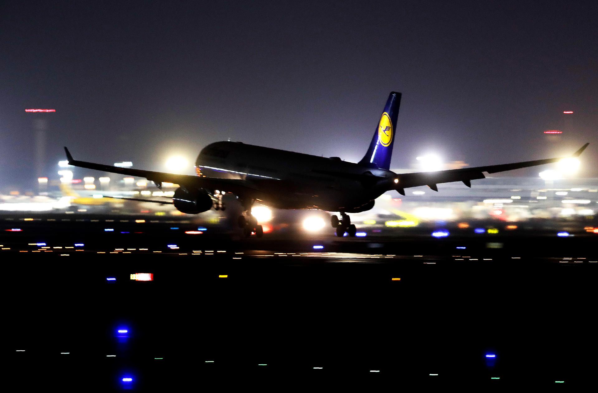 Lufthansa_Symbolbild_Nacht_Frankfurt329ED800DC2E62BC