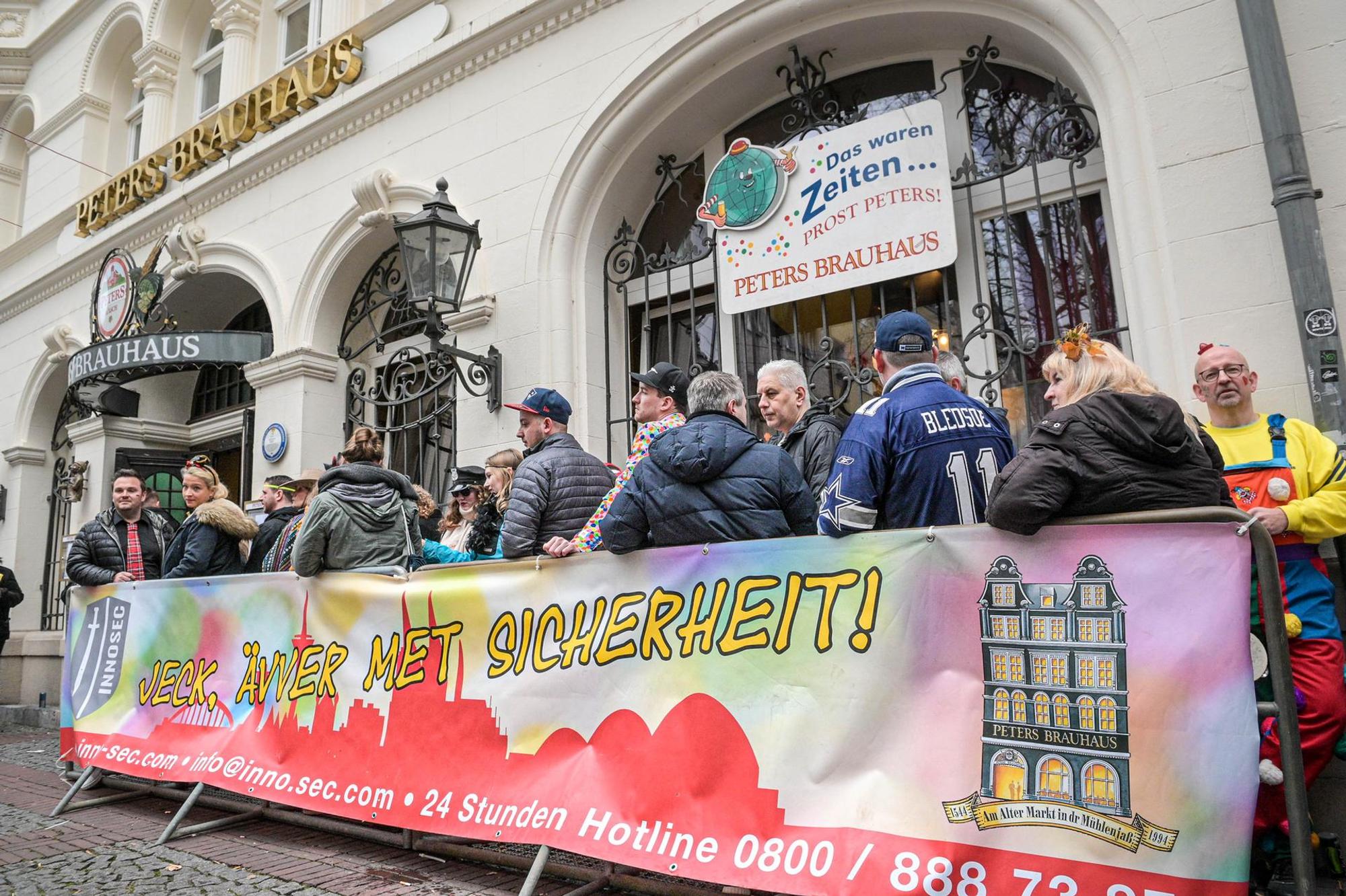 warteschlange Karneval