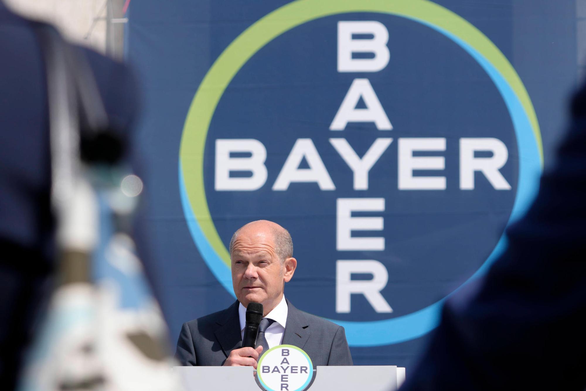 Bundeskanzler Olaf Scholz Bayer Leverkusen