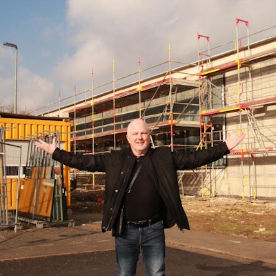 Ray Wilkins vor dem Hermann-Weber-Bad