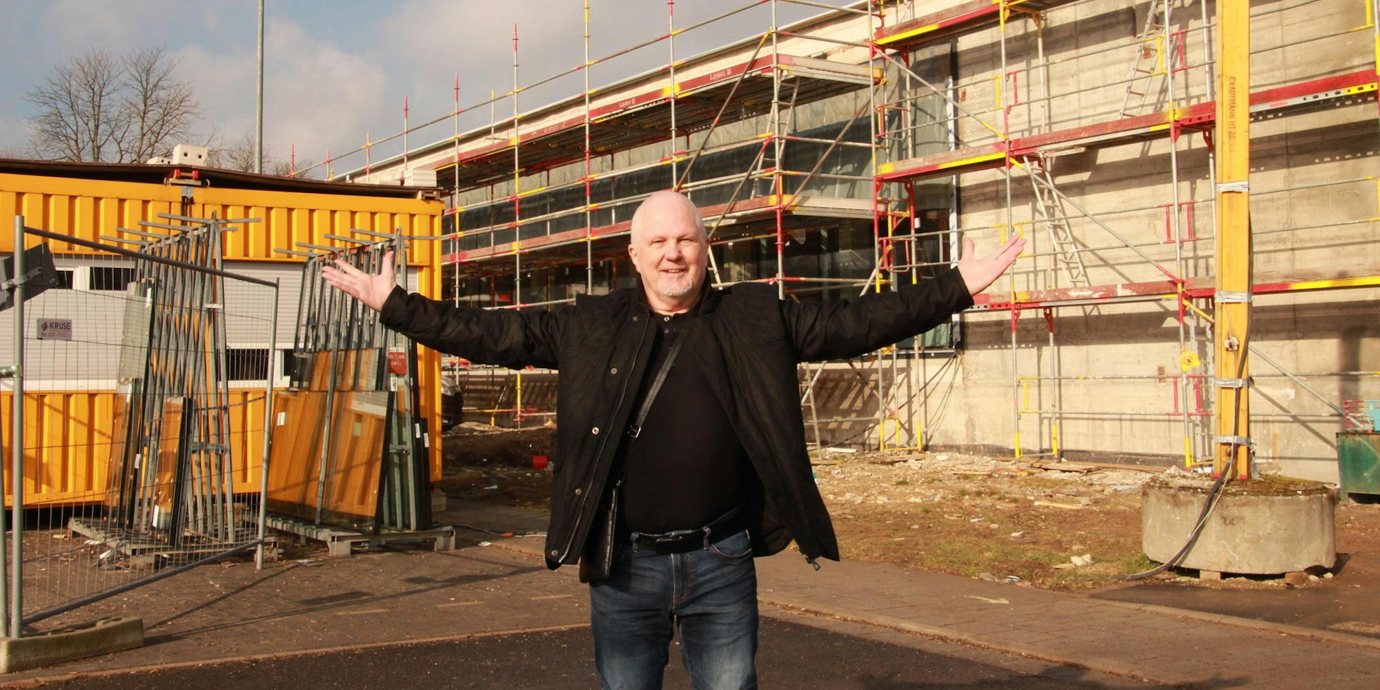 Ray Wilkins vor dem Hermann-Weber-Bad