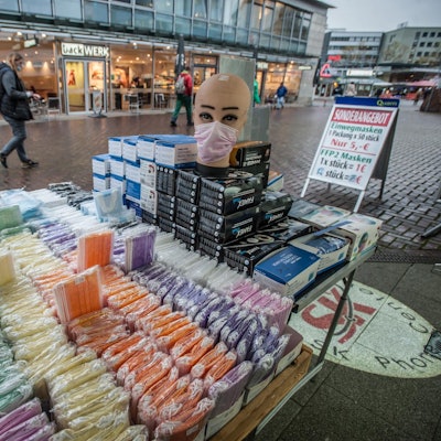 Masken Leverkusen Symbolbild Corona