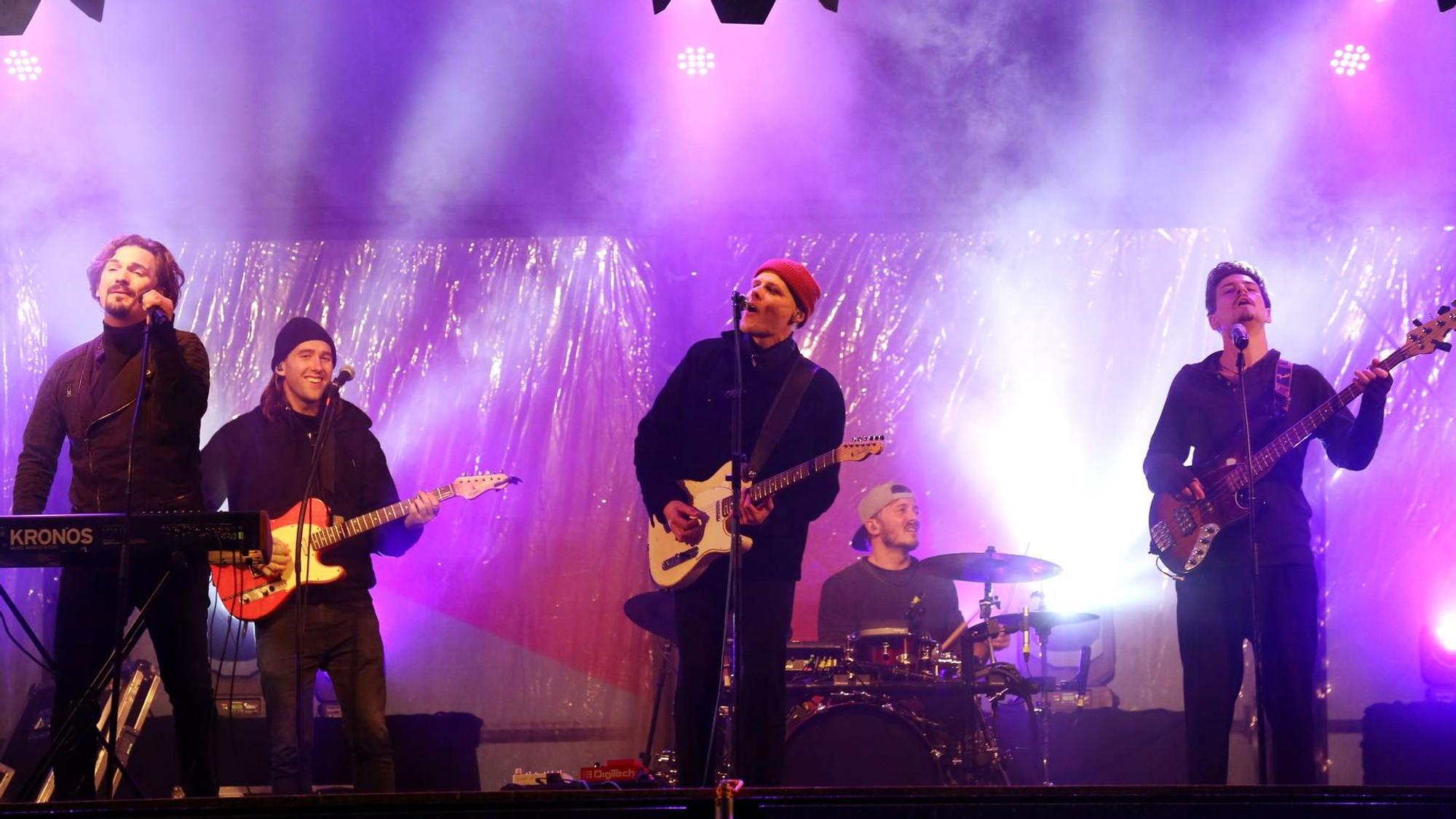 Die Musikband Cat Ballou bei einem Konzert.