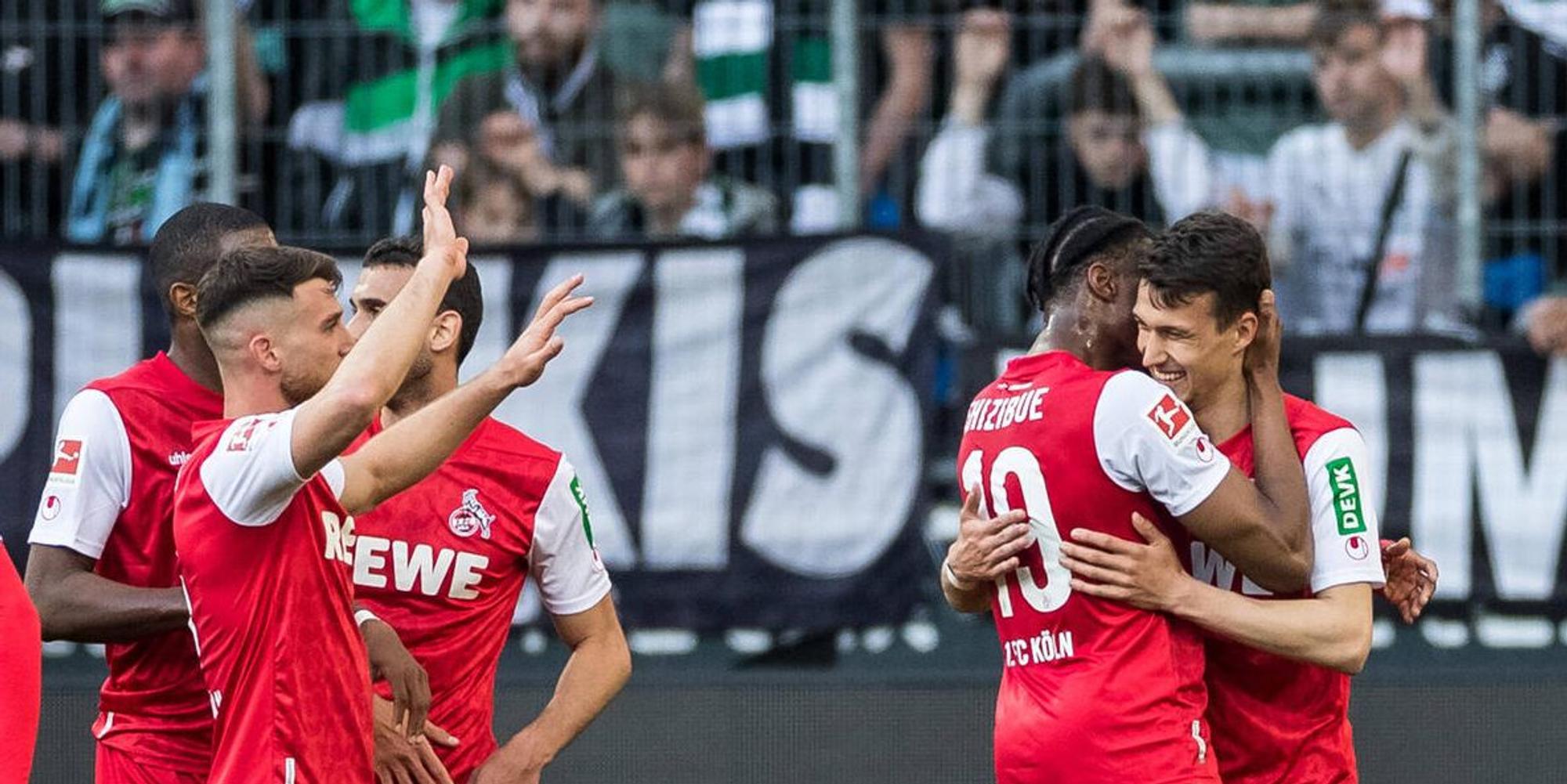 FC-Profi liegen sich in den Arme