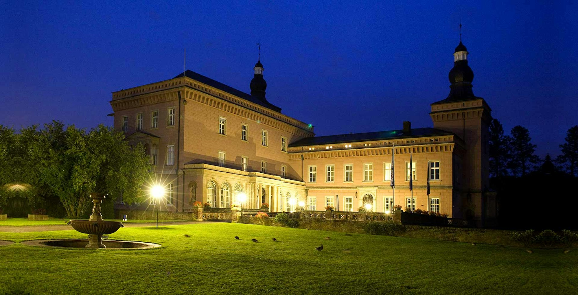 schloss-gracht-gebaeude-wp-2_32ed3e0ecbd68d721075d025ef83501a