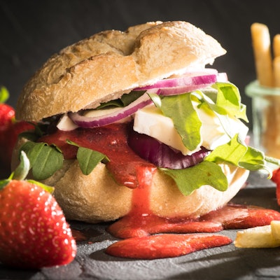 Ungewöhnliche Rezepte mit Erdbeeren Burger