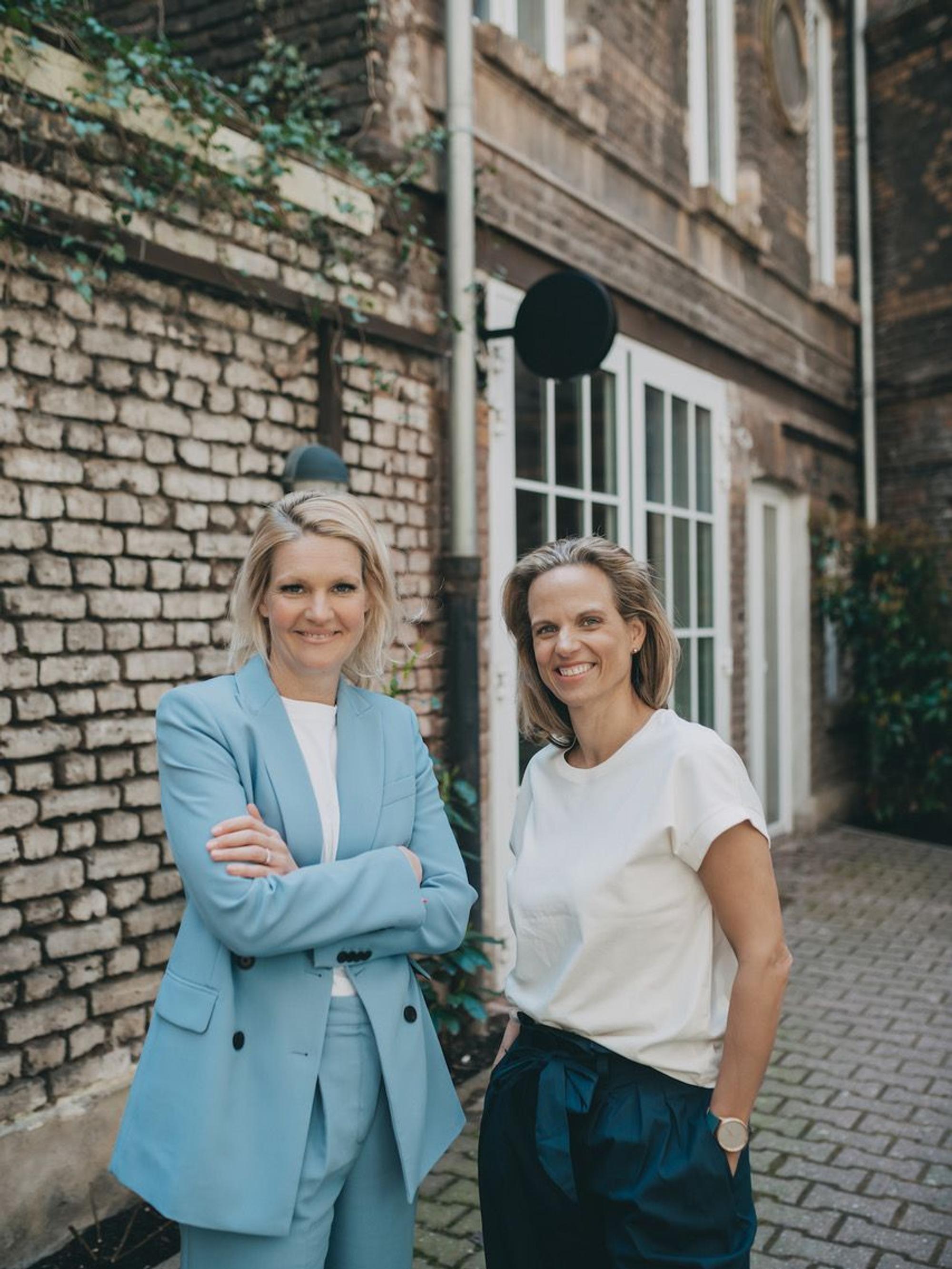 Badesofa_Gründerbild3_v.l.Annika_Götz,Natalie_Steger_Credit_Badesofa