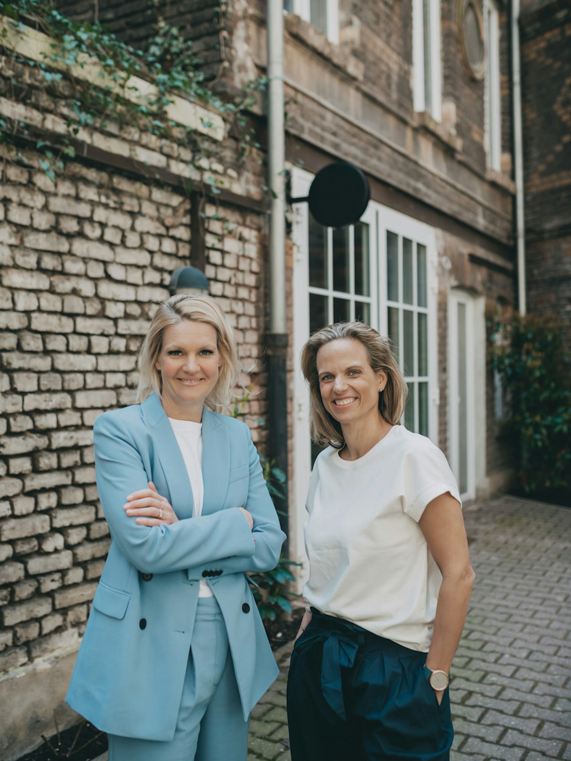 Badesofa_Gründerbild3_v.l.Annika_Götz,Natalie_Steger_Credit_Badesofa