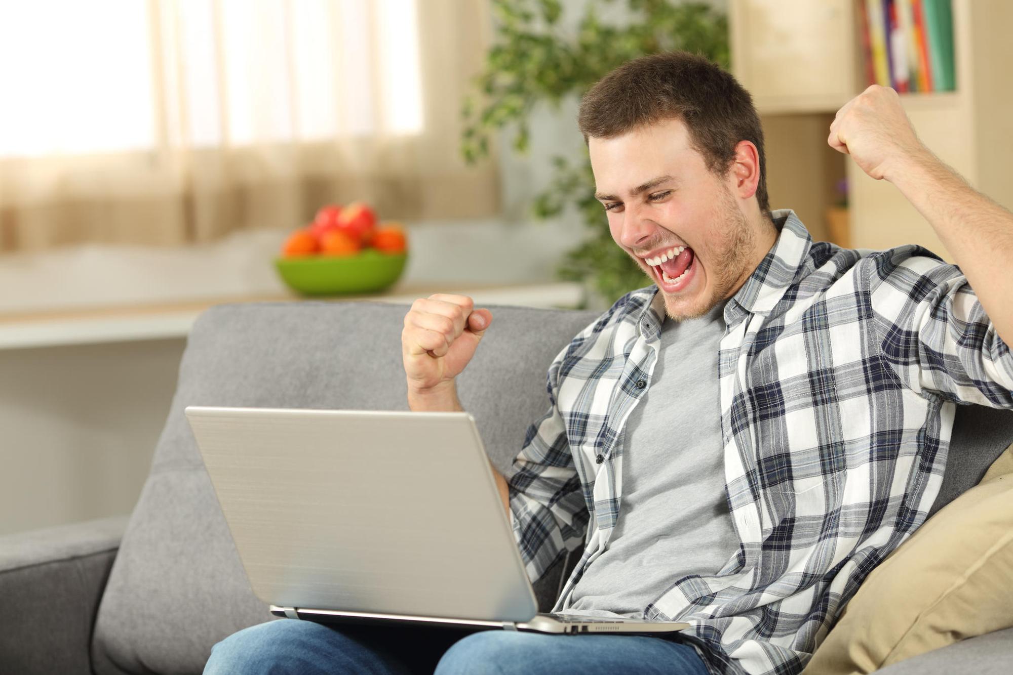 Man ComputerGettyImages-810598732