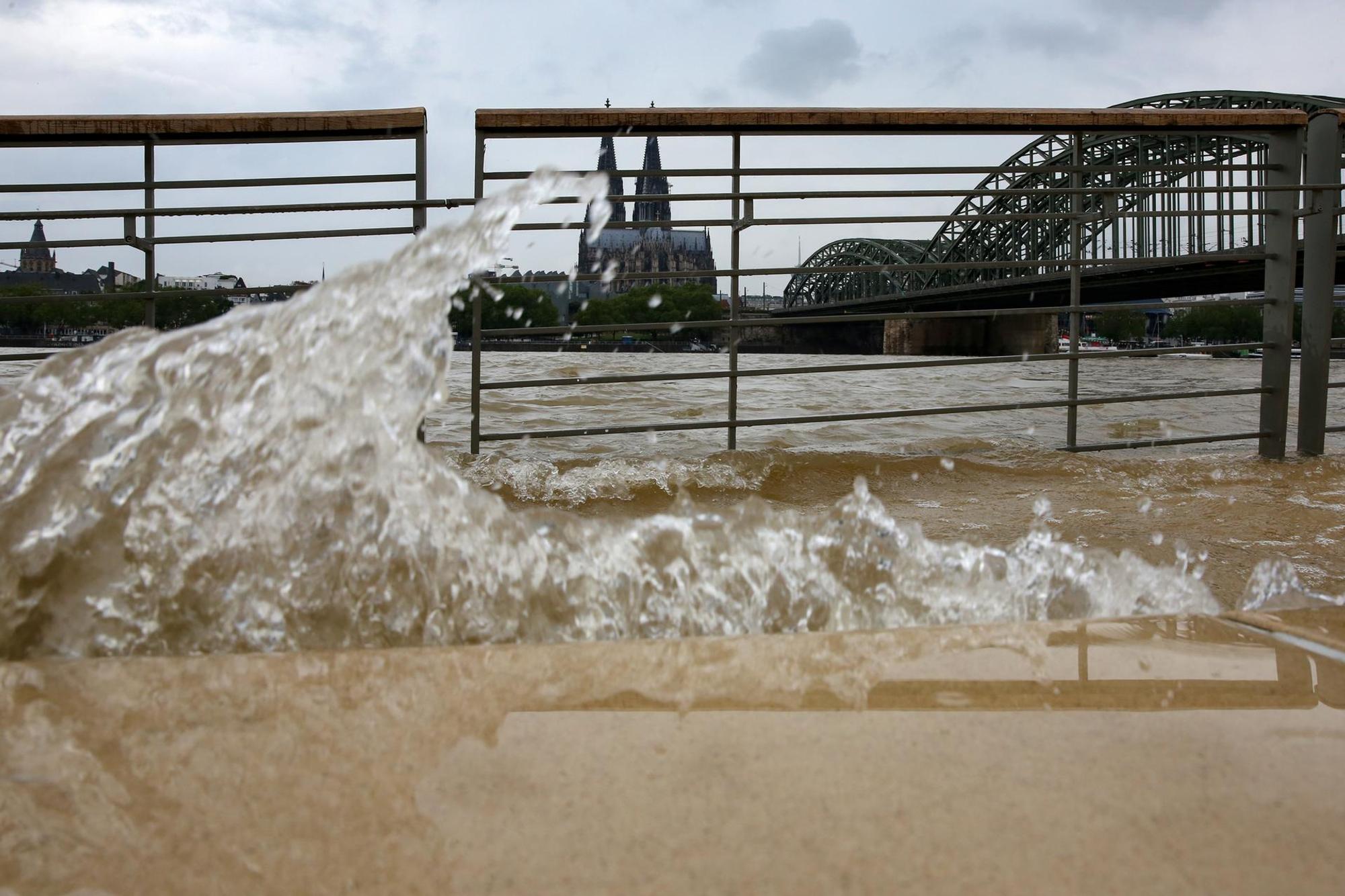 Goyert Rhein Wasser Welle 130721