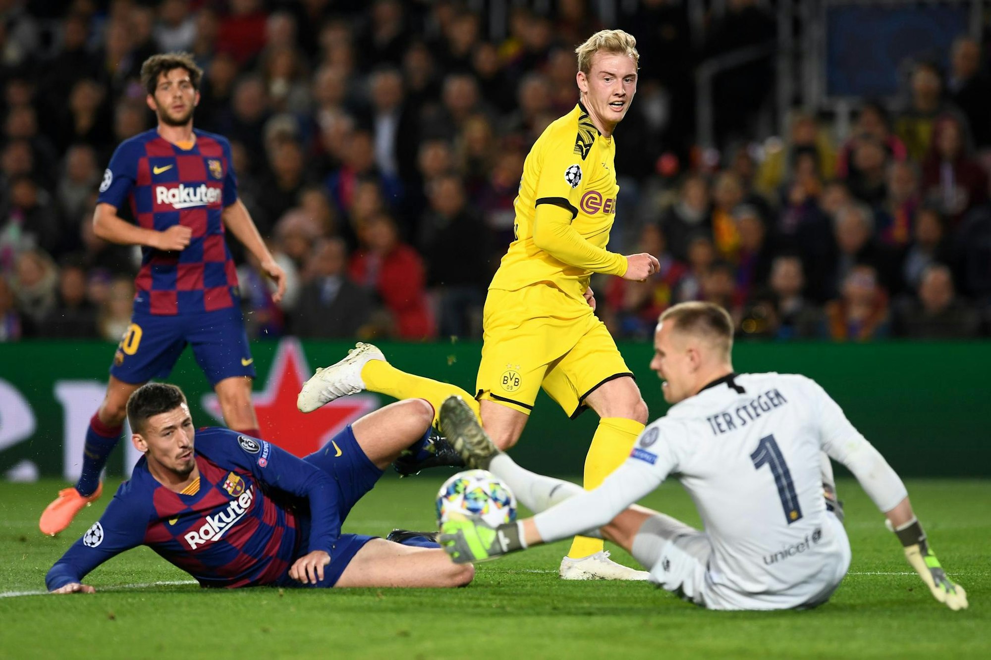 Julian Brandt gegen Barcelona