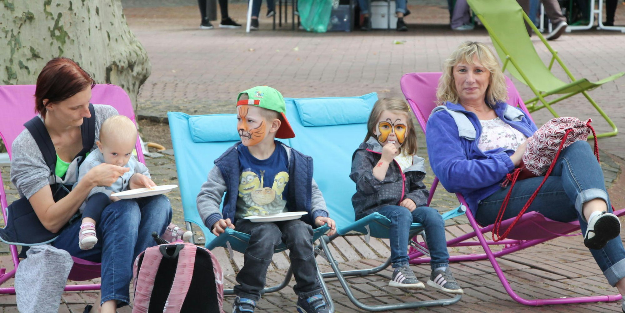 Mütter und Kinder beim Sommerfest Frechen