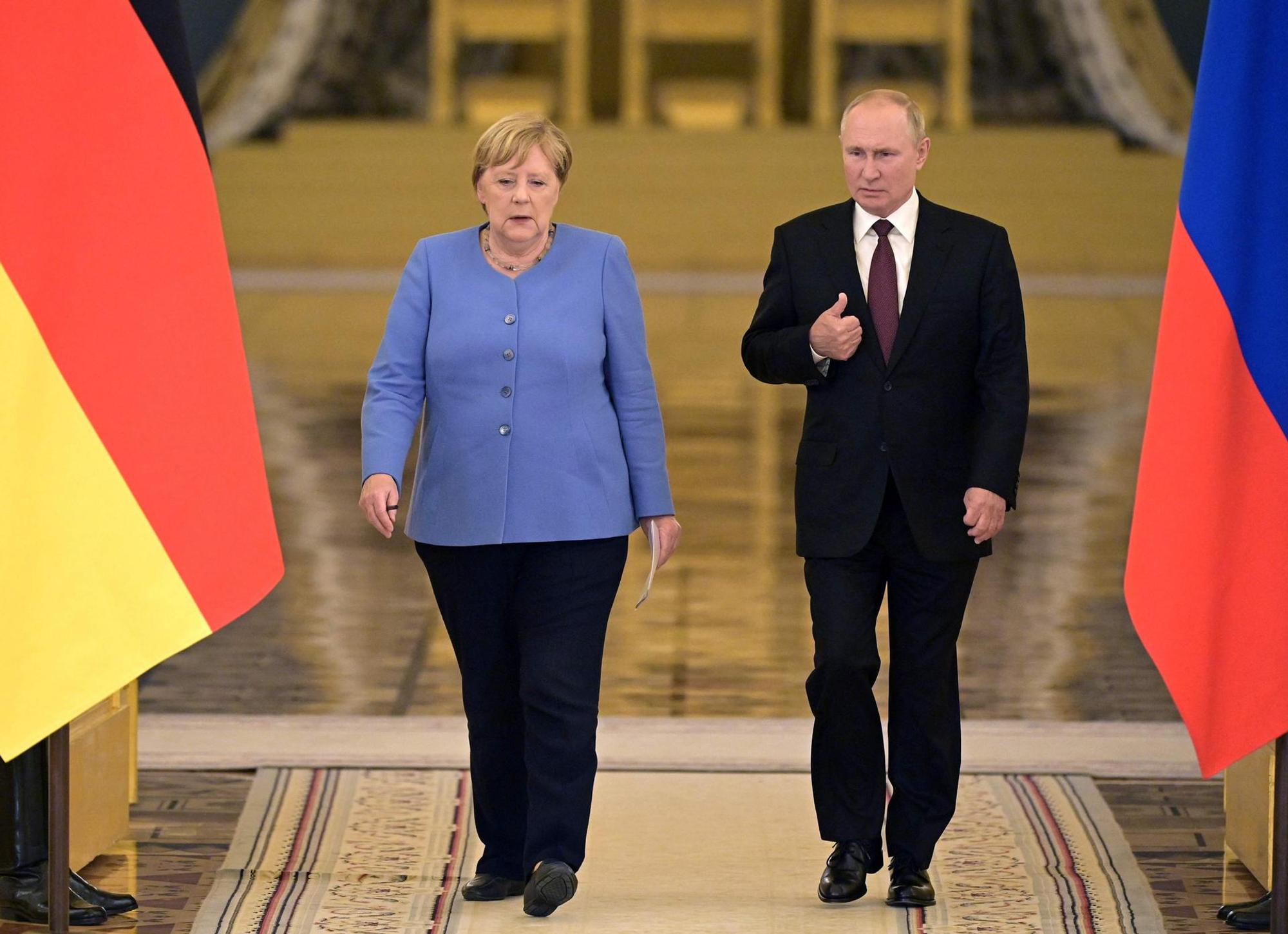 Putin Merkel afp