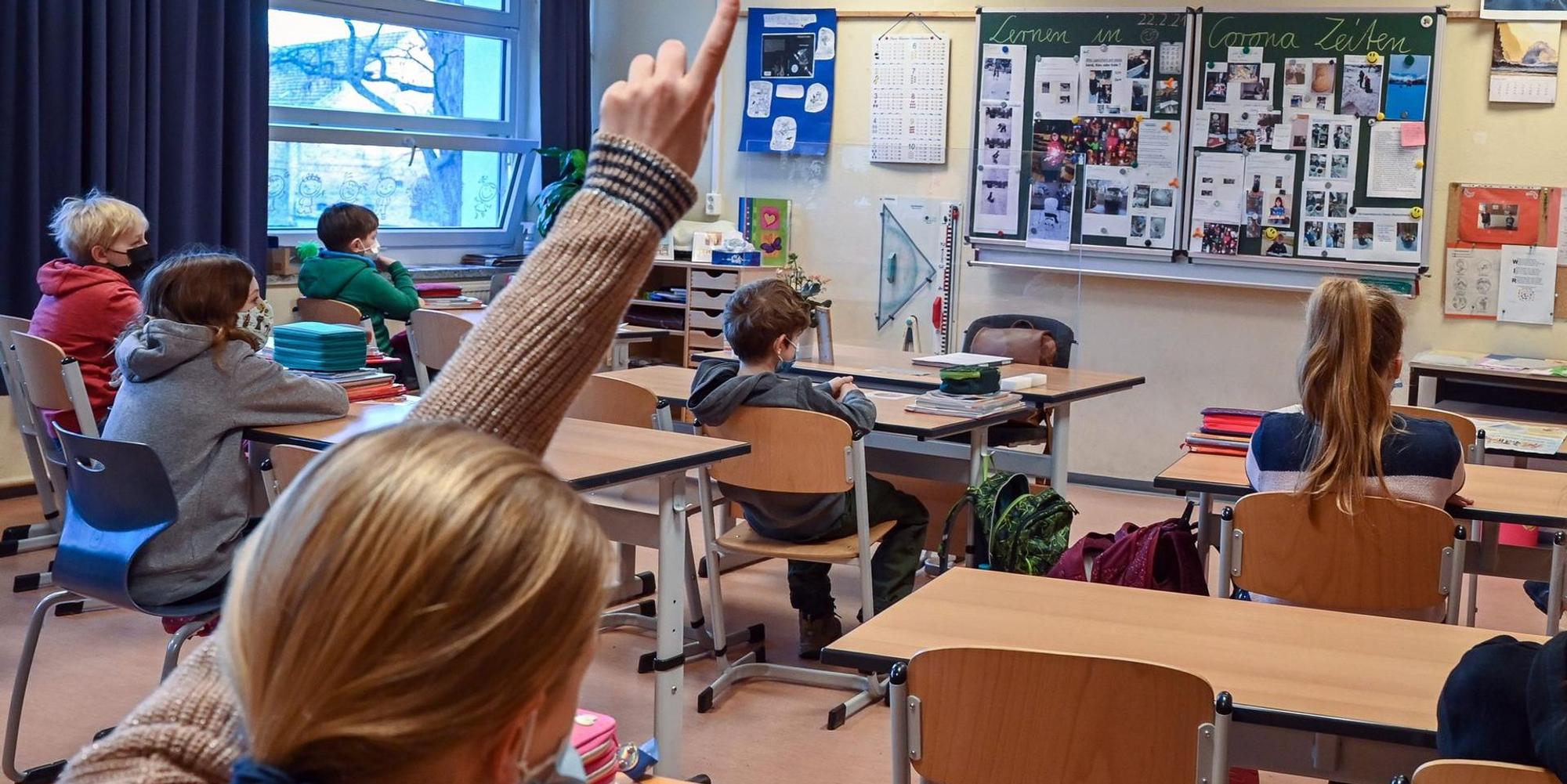 Schule Symbol dpa