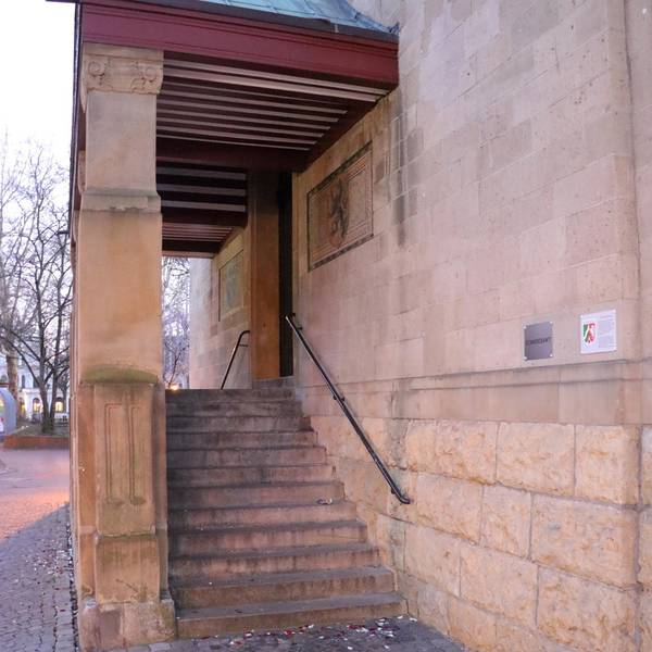 Frechen_Rathausportal_Treppe