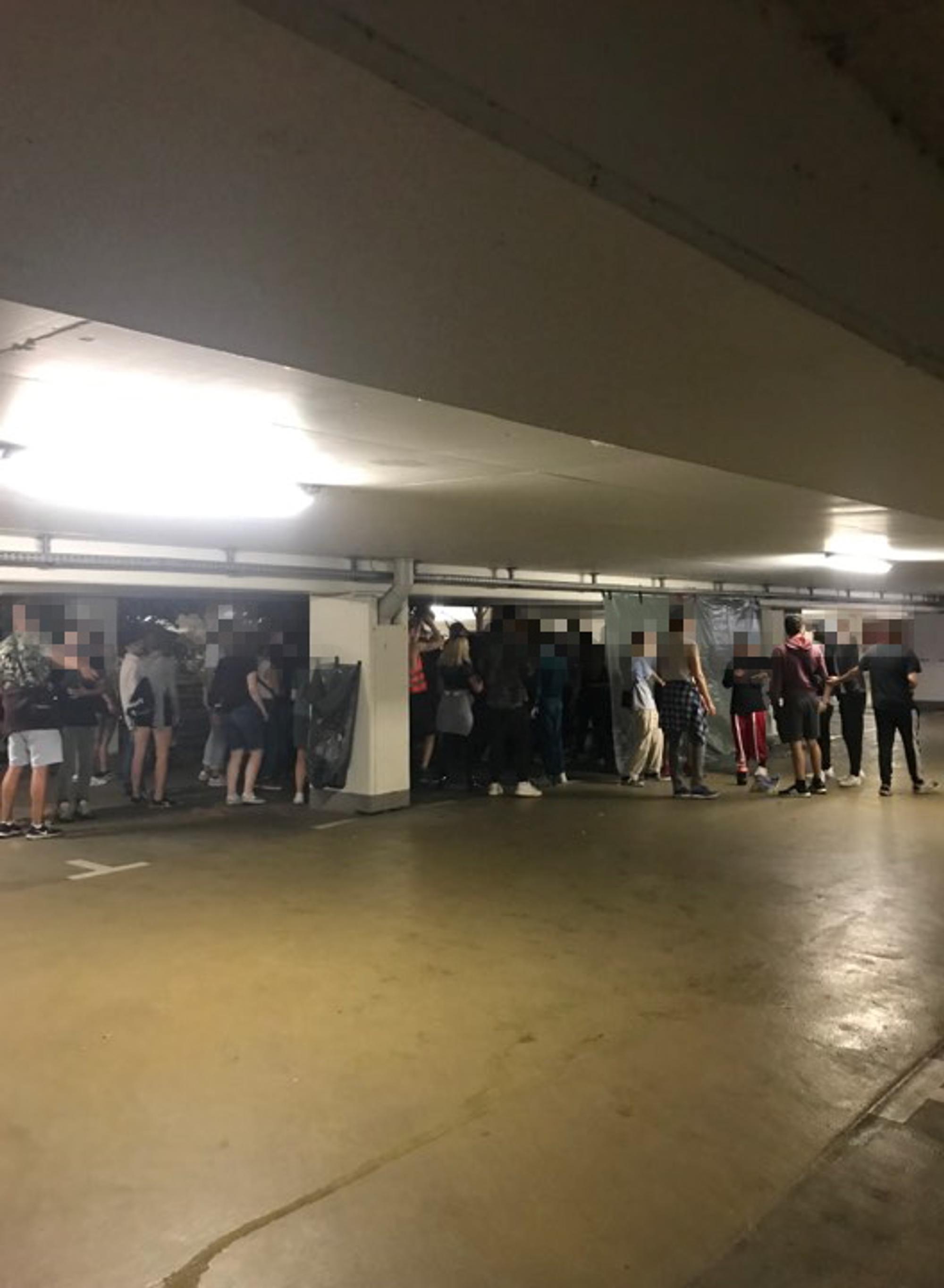 Party Junkersdorf gepixelt