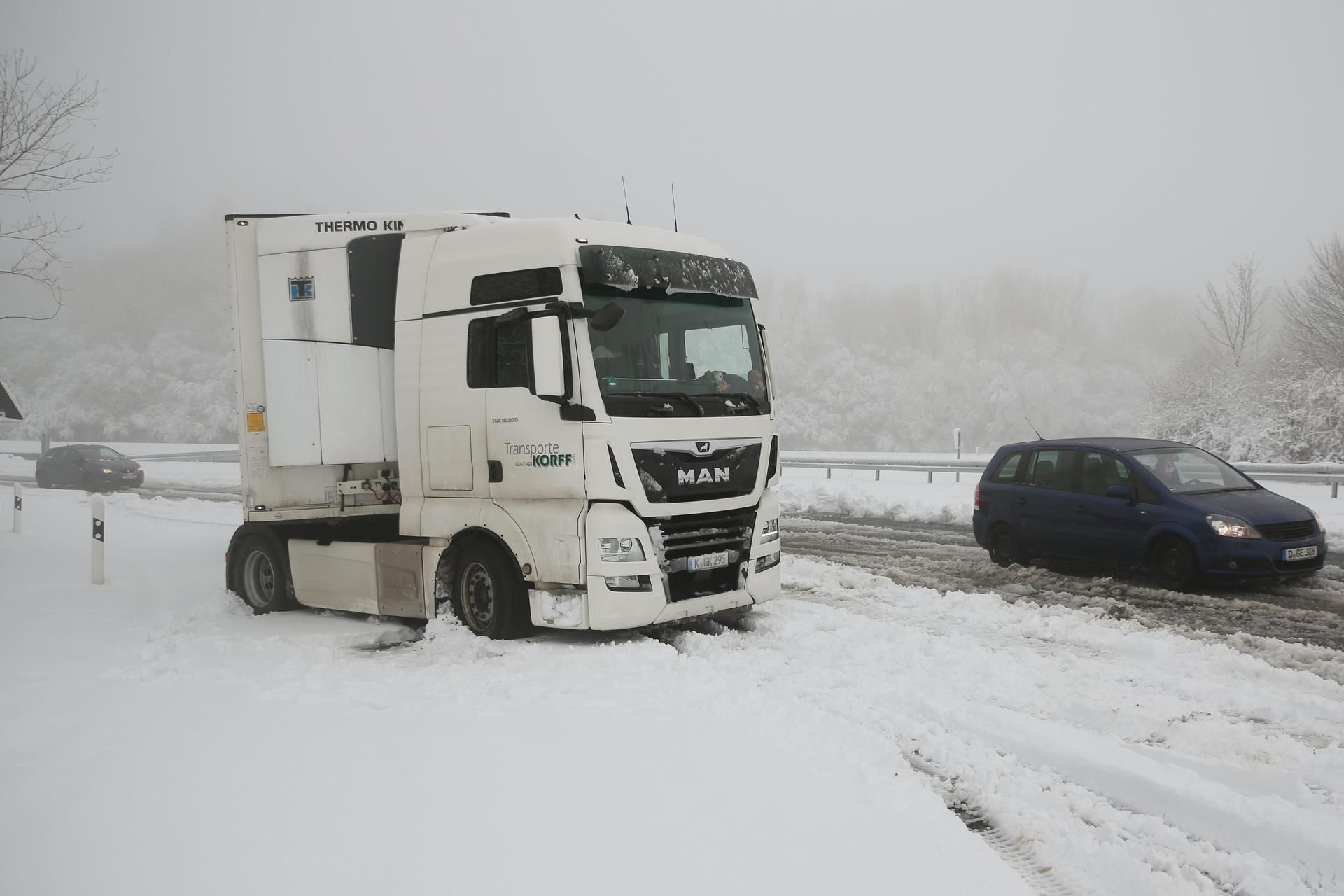 Winter Schnee LKW Unfall