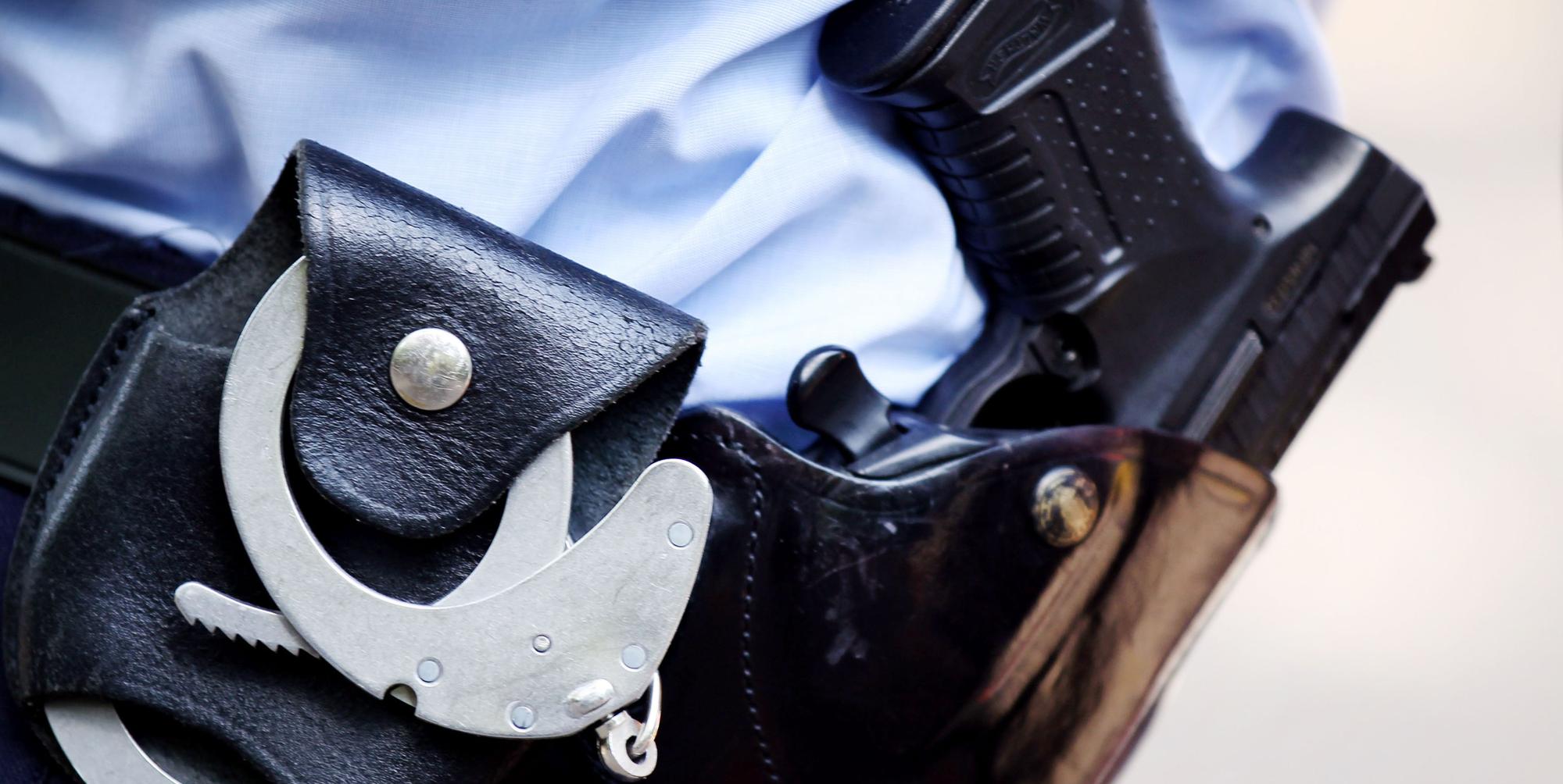 handschellen,waffe