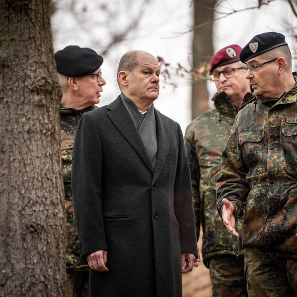 Scholz bei Bundeswehr 1 040322