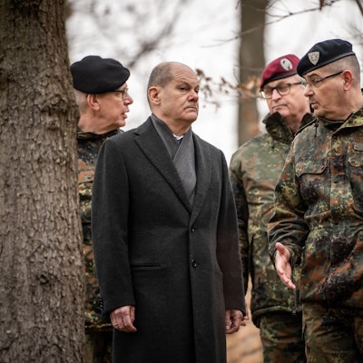 Scholz bei Bundeswehr 1 040322