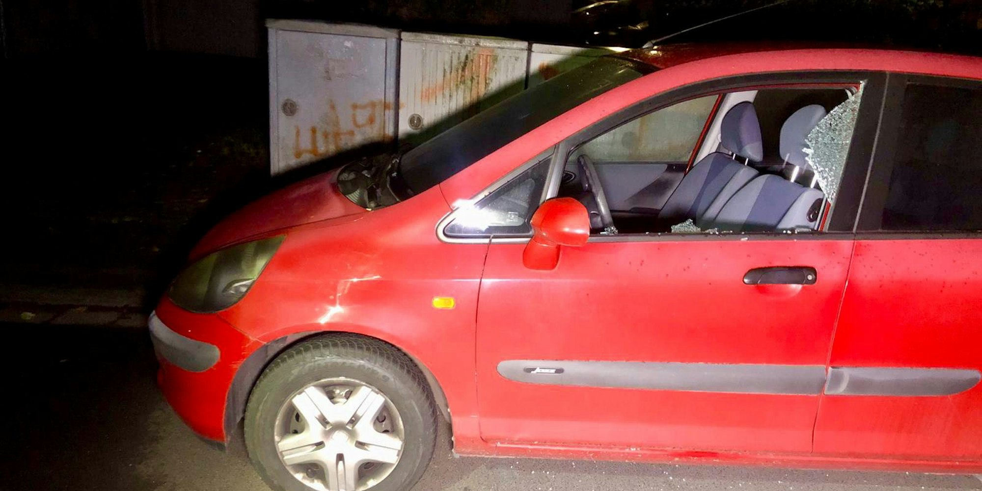 Scheiben eingeschlagen