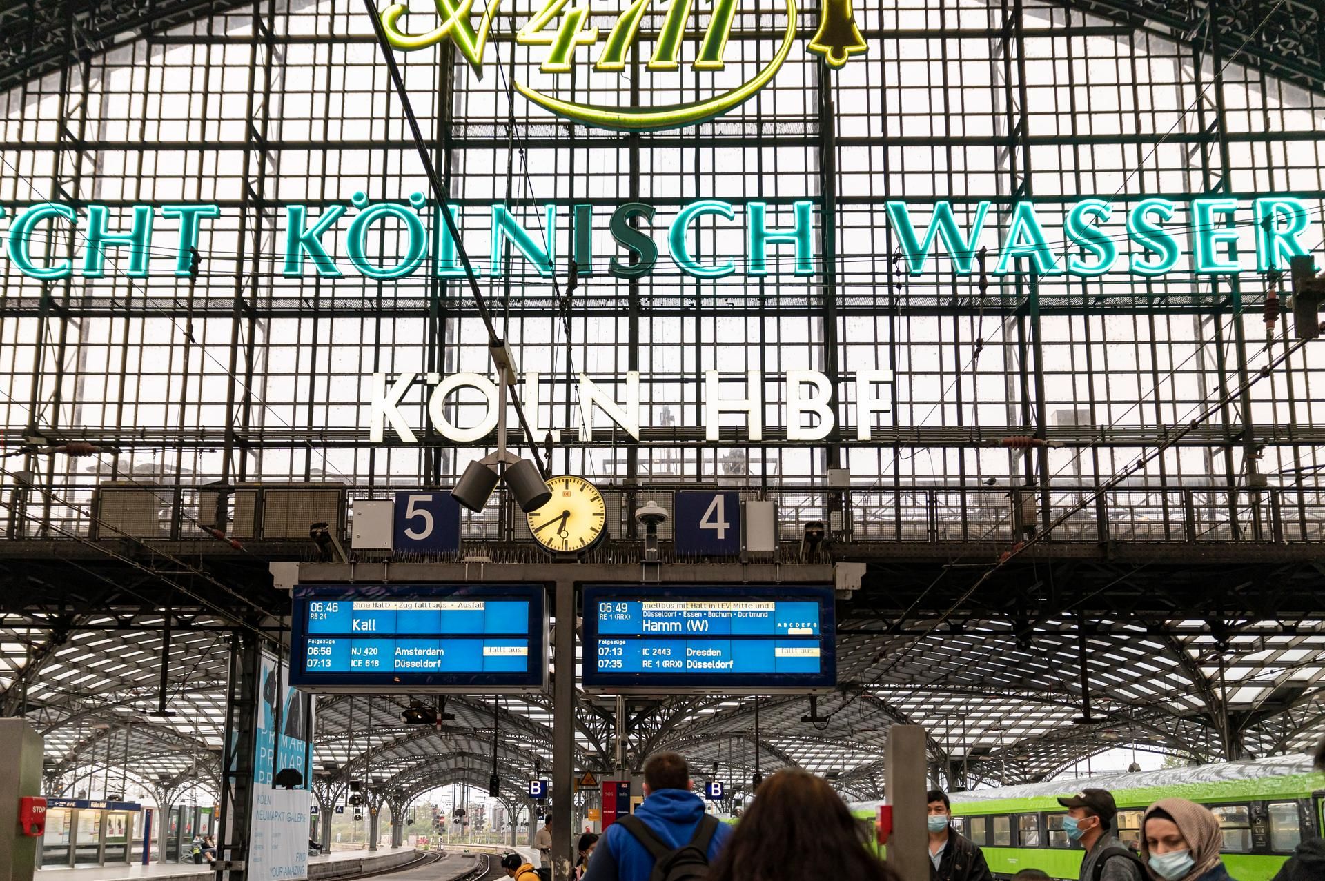 Uhr Gleis Kölner hbf