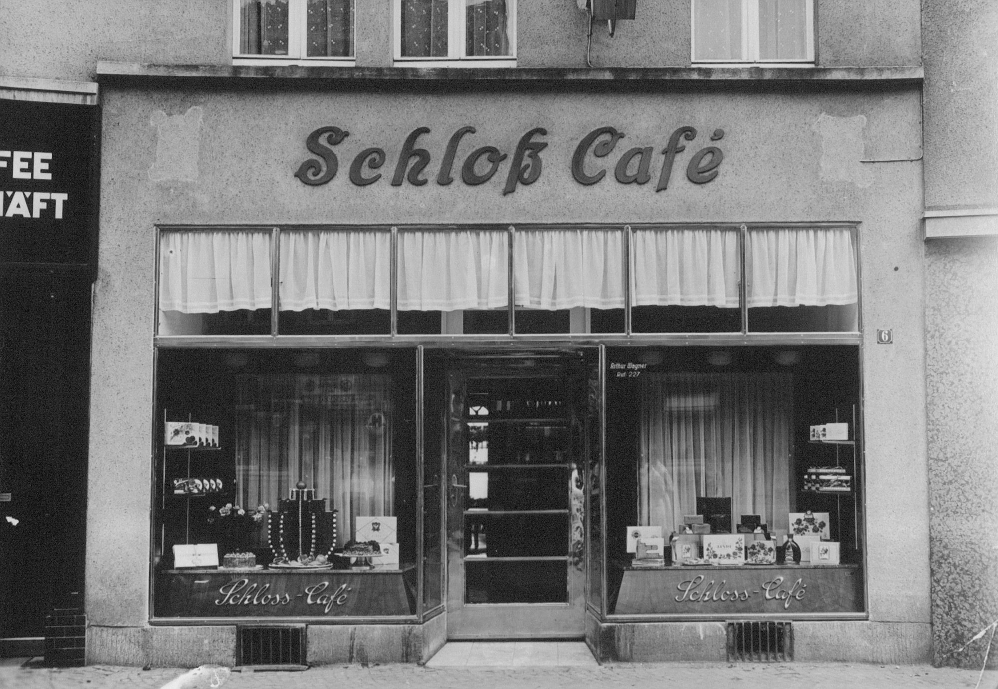 Schloß-Café Himperich 1945