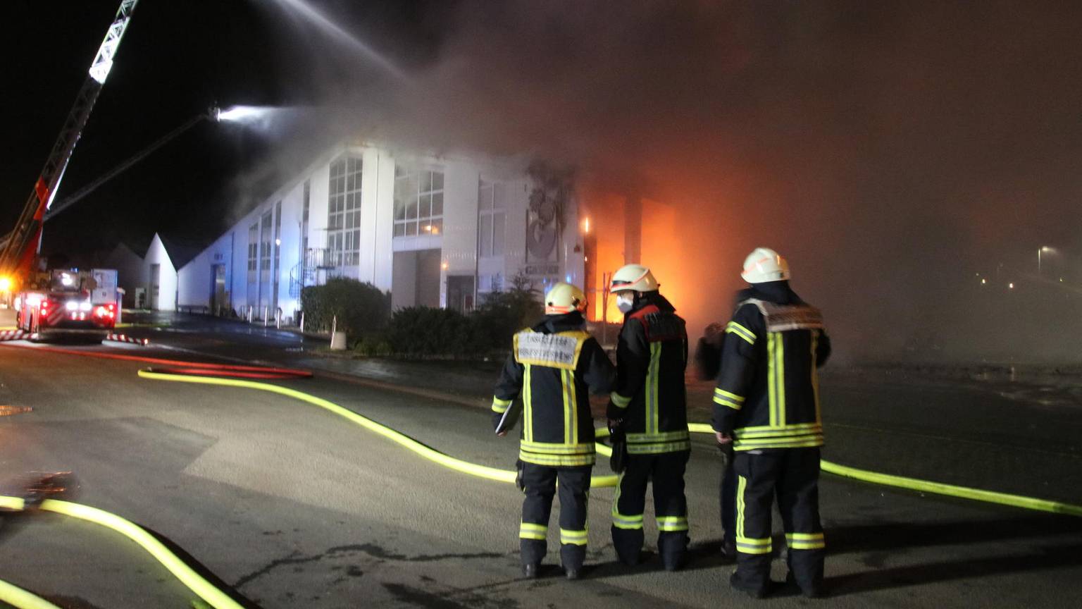 Brand_Lagerhalle_Koeln_Porz