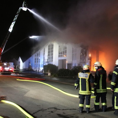 Brand_Lagerhalle_Koeln_Porz