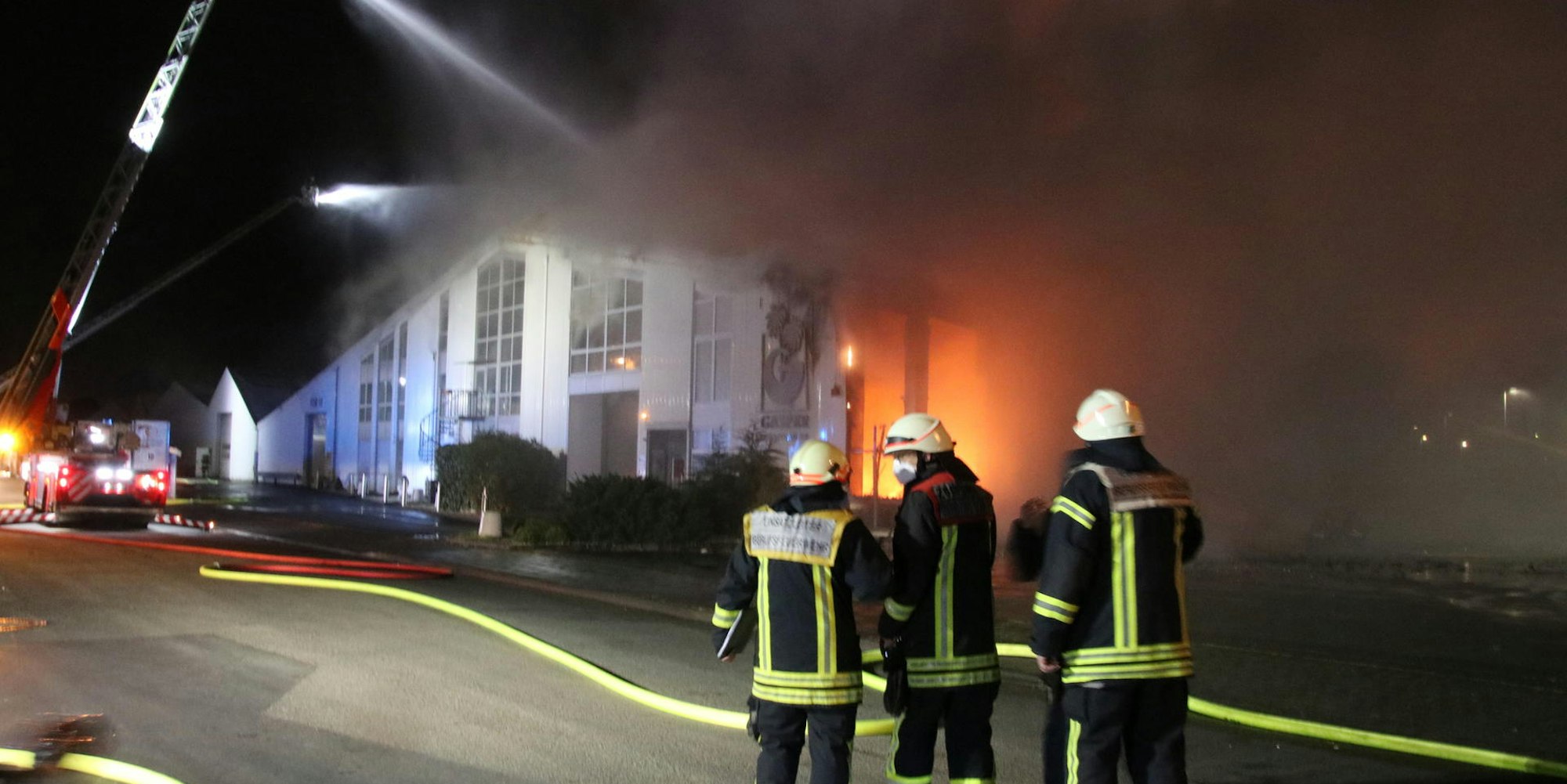 Brand_Lagerhalle_Koeln_Porz