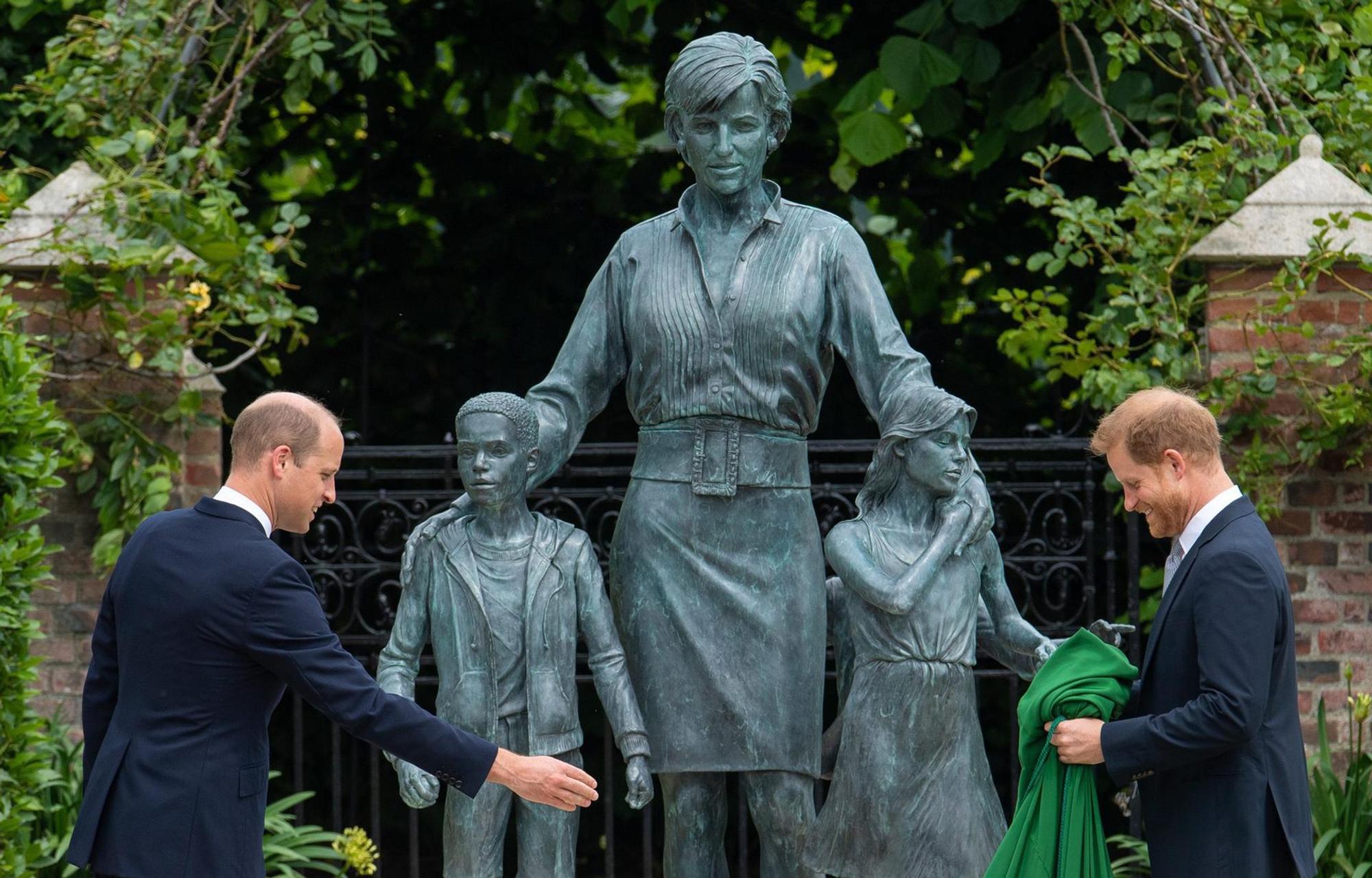 Diana Statue enthüllt GI
