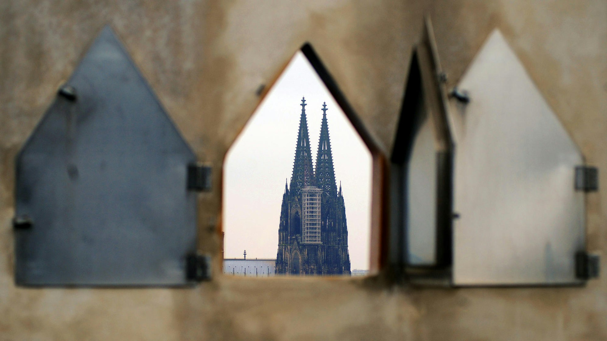 Es gibt in Köln zahlreiche Orte und Perspektiven, damit auch mal ein außergewöhnliches Dom-Foto gelingt.