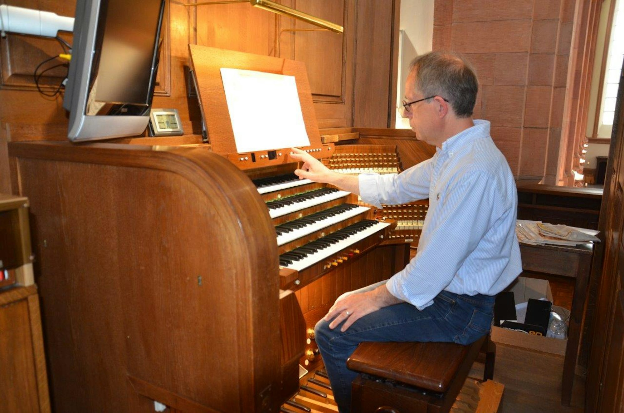 Valerius_an_der_Orgel